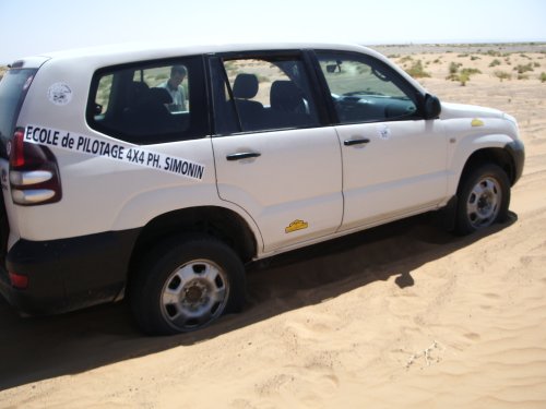 4-x4-in-the-Erg-Chebbi-stuck-in-the-sand500